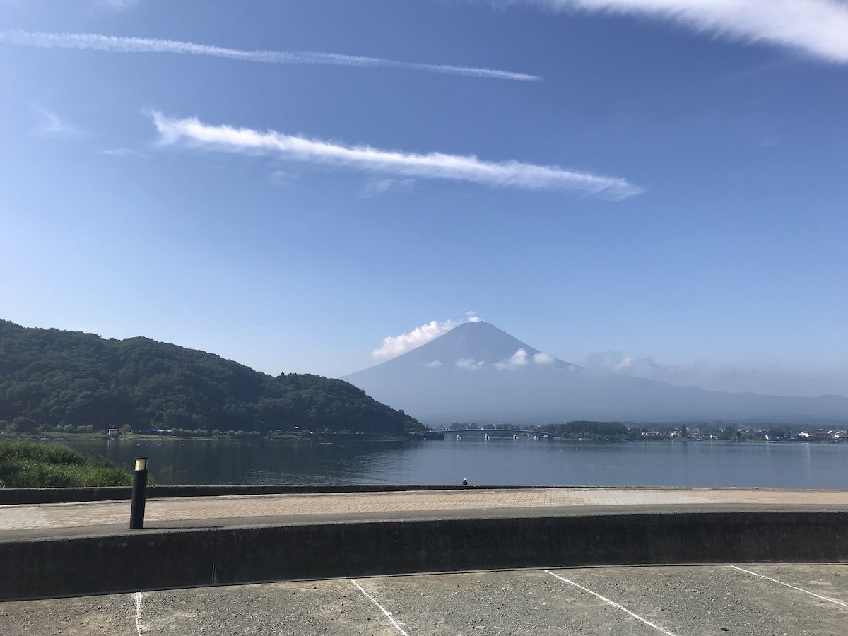 河口湖から見た富士山の景色